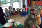 Przygotowania do śniadania wielkanocnego.jpg